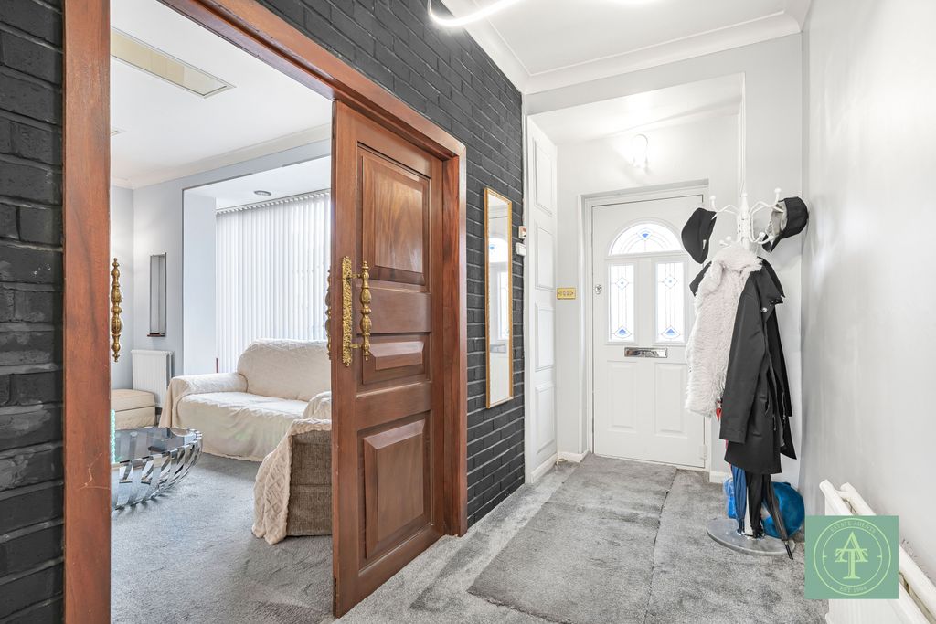 Property photo 2 of 28 Gallery