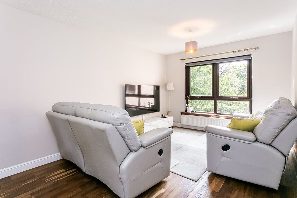 Property photo 2 of 32