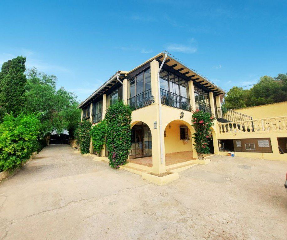 Property photo 1 of 50