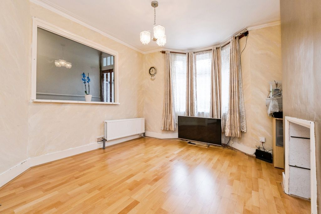 Property photo 3 of 19 Pbox-Img.Jpg