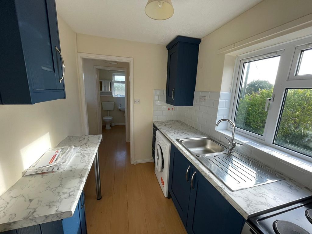 Property photo 2 of 10 Kitchen