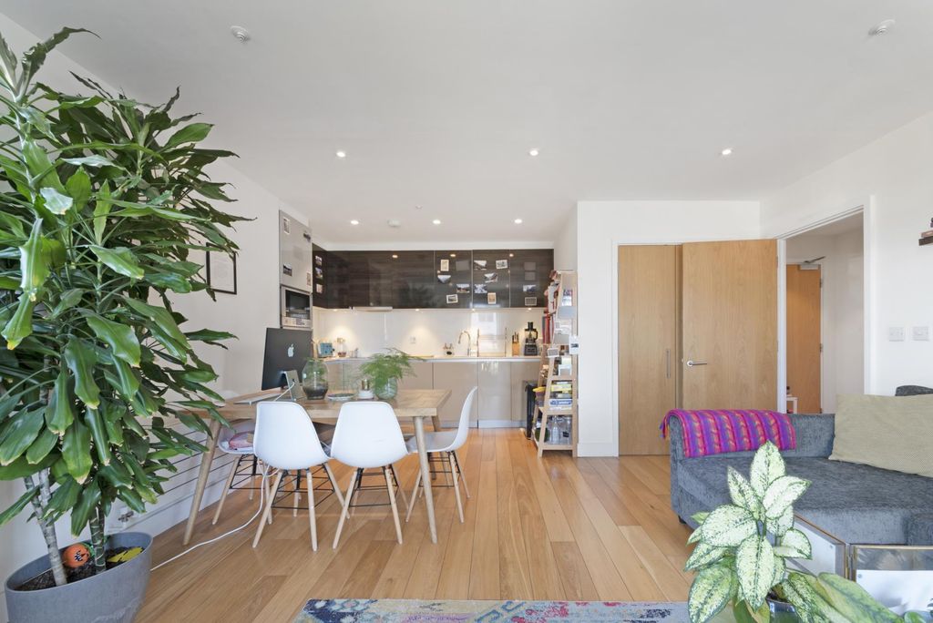 Property photo 2 of 8