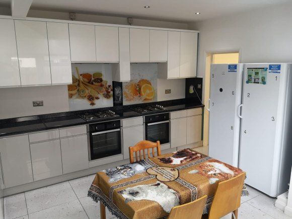 Property photo 2 of 7 Kitchen