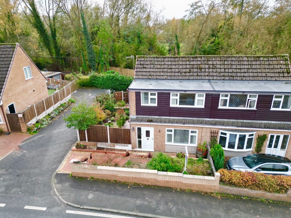 Property photo 2 of 25