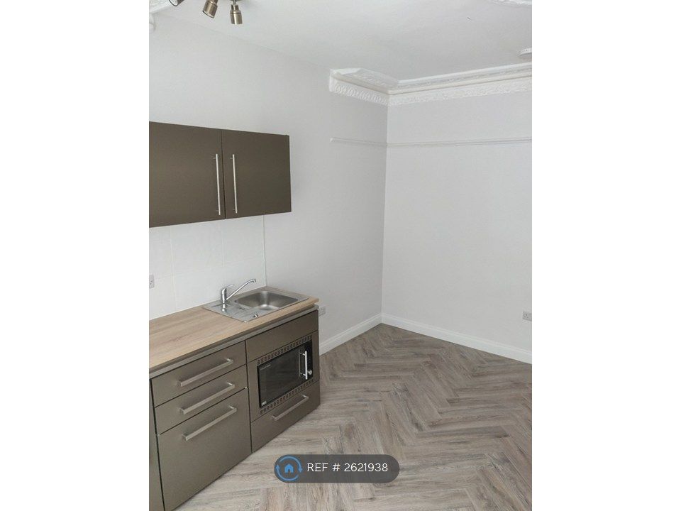 Property photo 2 of 6 Kitchen