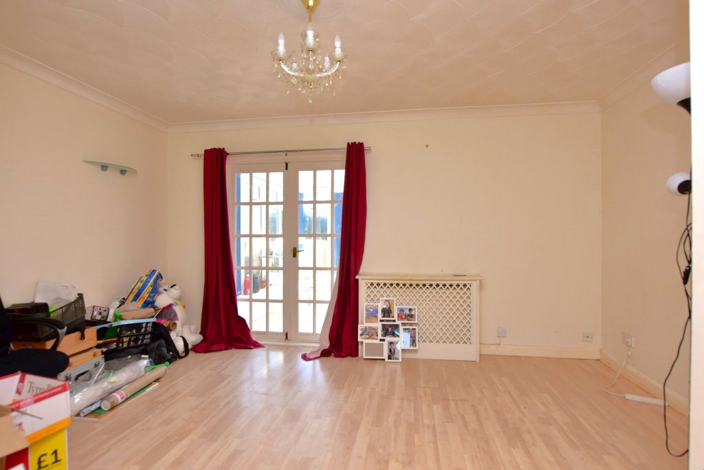 Property photo 2 of 11 Living Room