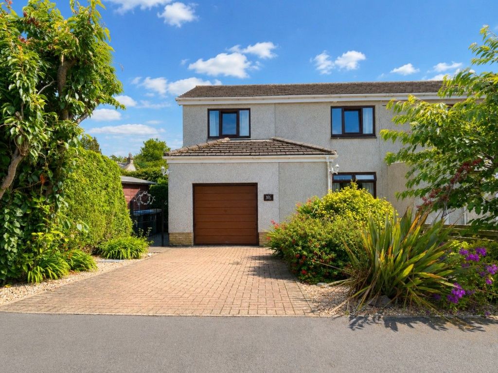 Property photo 1 of 33