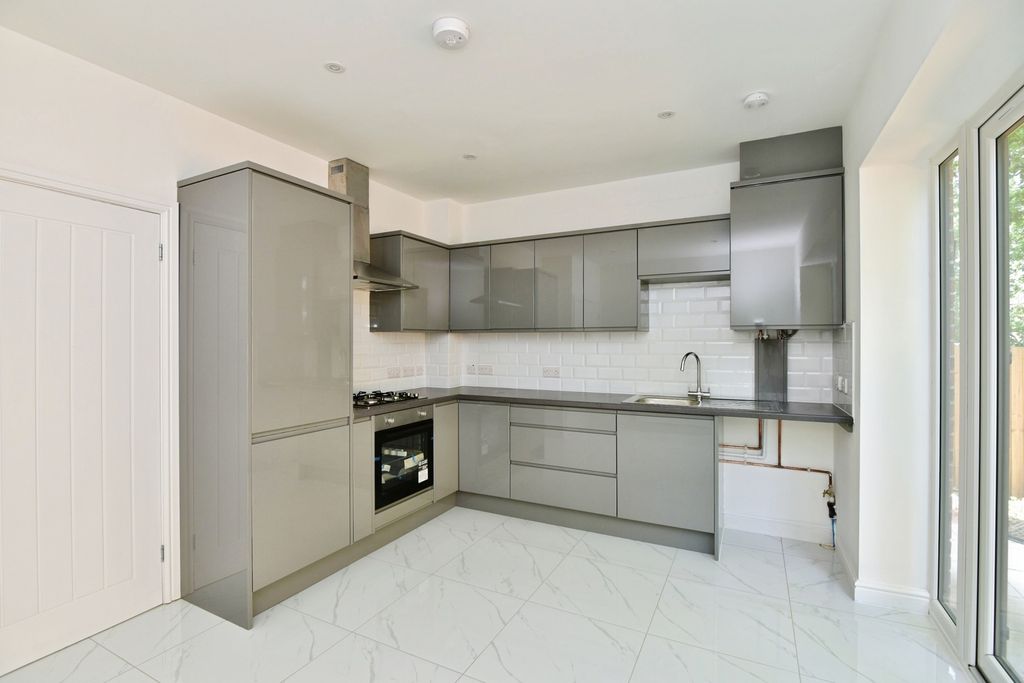 Property photo 3 of 24 Pbox-Img.Jpg