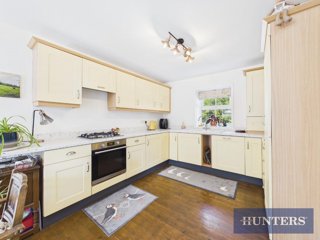 Property photo 3 of 18 Kitchen