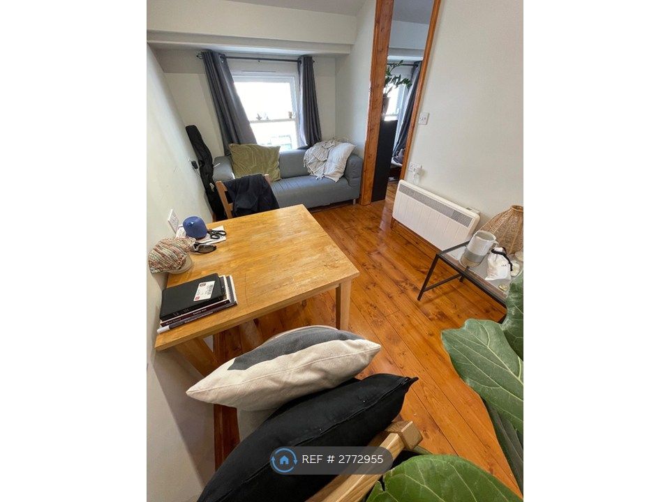 Property photo 3 of 29 Lounge