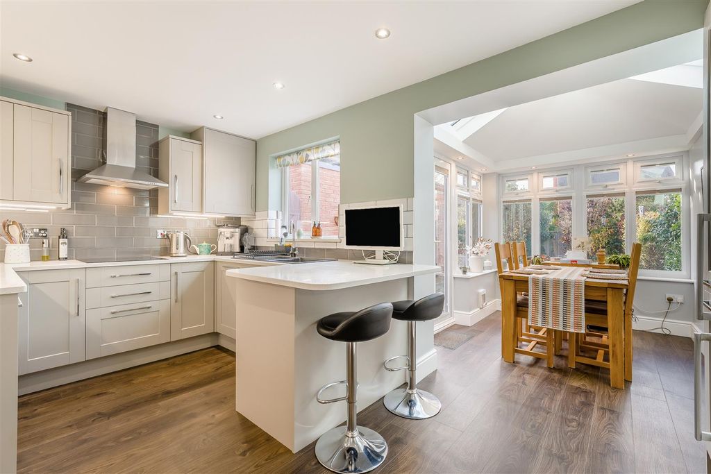 Property photo 2 of 16 8670978-Interior03.Jpg