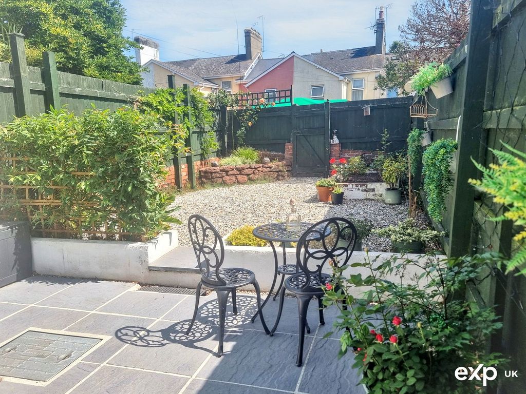 Property photo 2 of 22