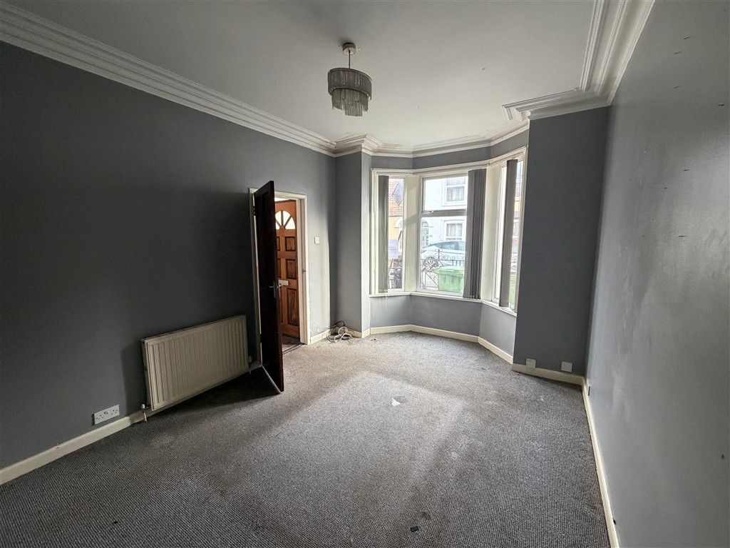 Property photo 3 of 9 Lounge