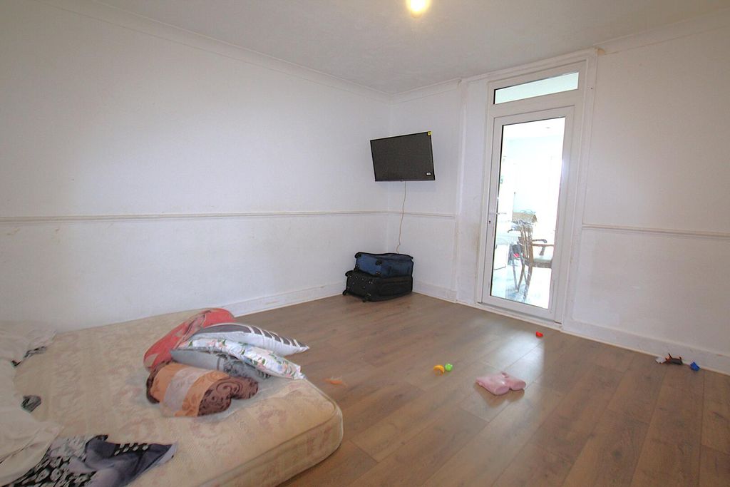 Property photo 2 of 10 Living Room