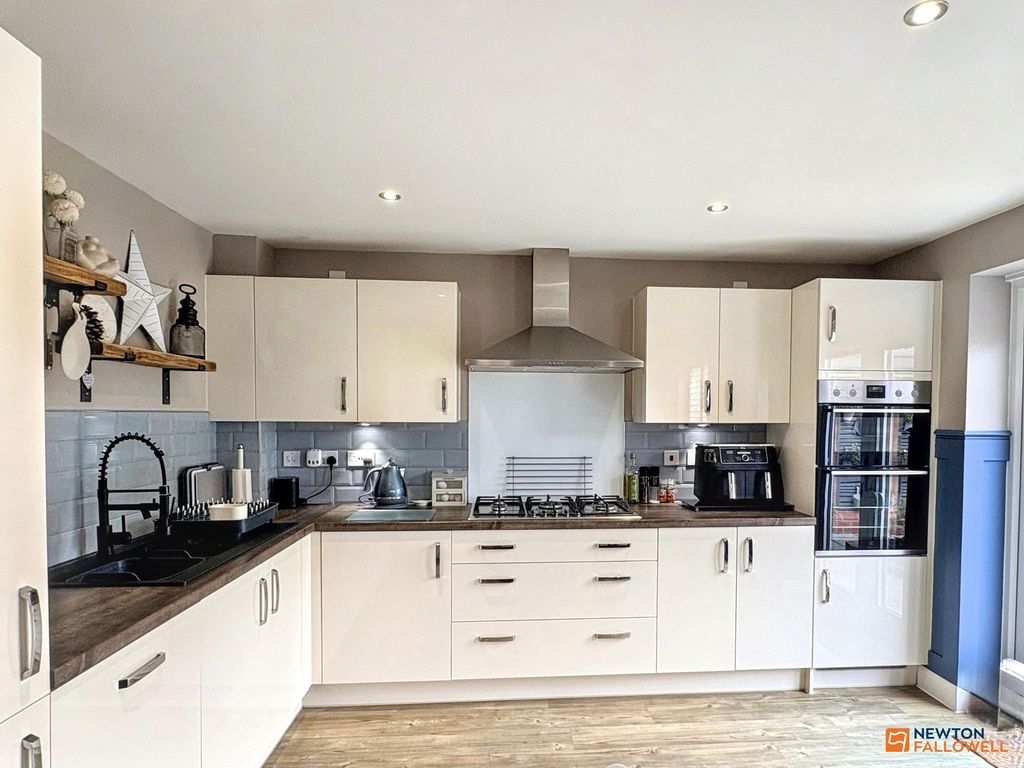 Property photo 2 of 30 Living/Kitchen/Diner