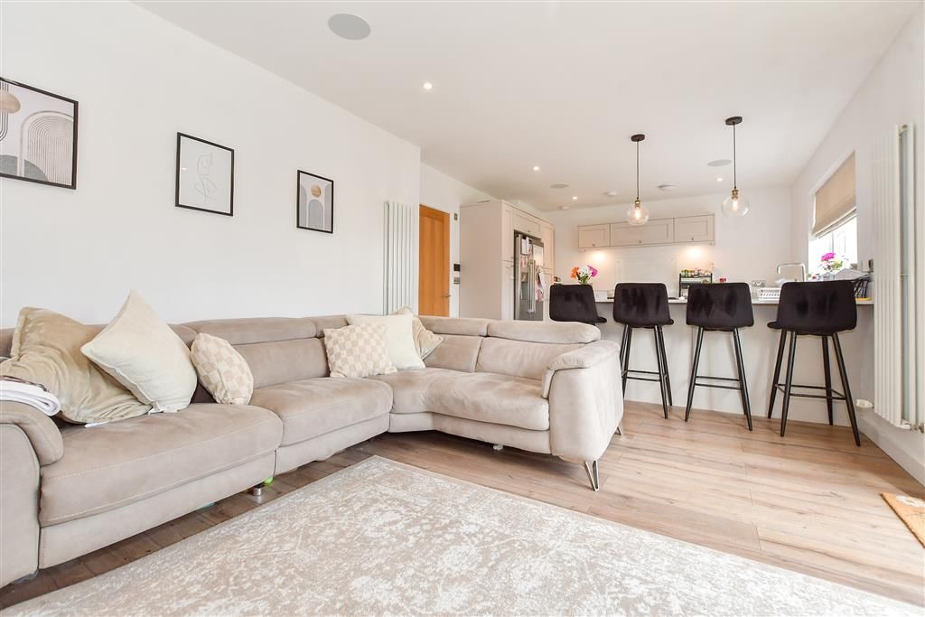 Property photo 1 of 10 Lounge/ Kitchen