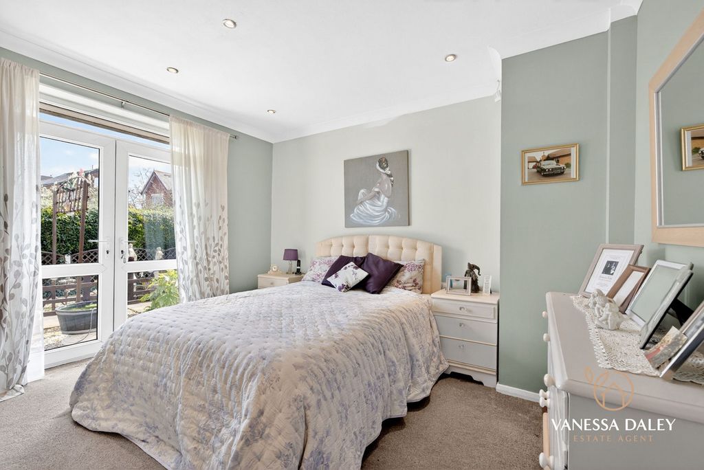 Property photo 3 of 39