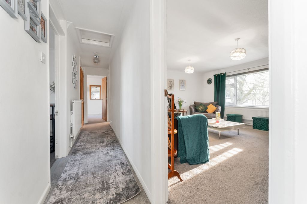 Property photo 2 of 15 58 Hill Rise, St Ives (8).Jpg