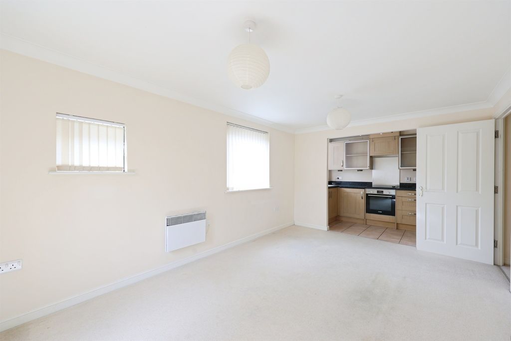 Property photo 3 of 12