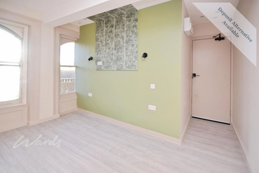 Property photo 3 of 10 Room