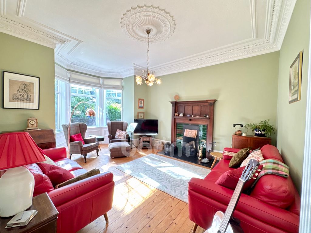 Property photo 2 of 35 Dalry Road, Beith Lounge