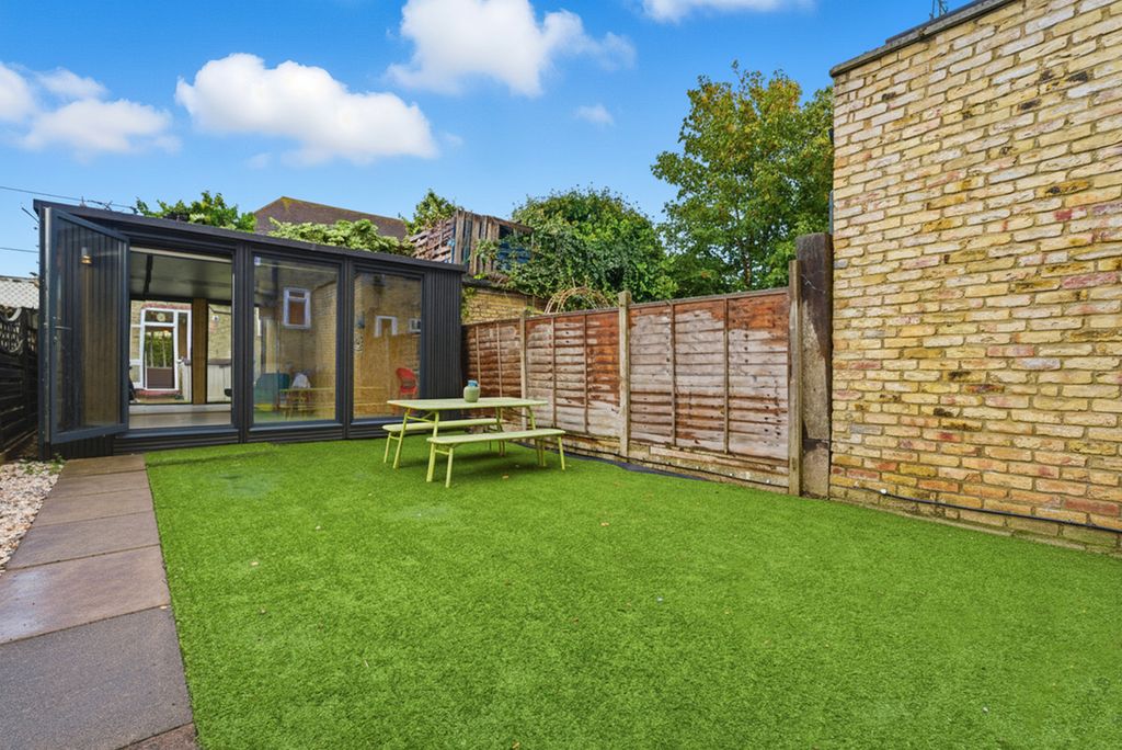 Property photo 2 of 18