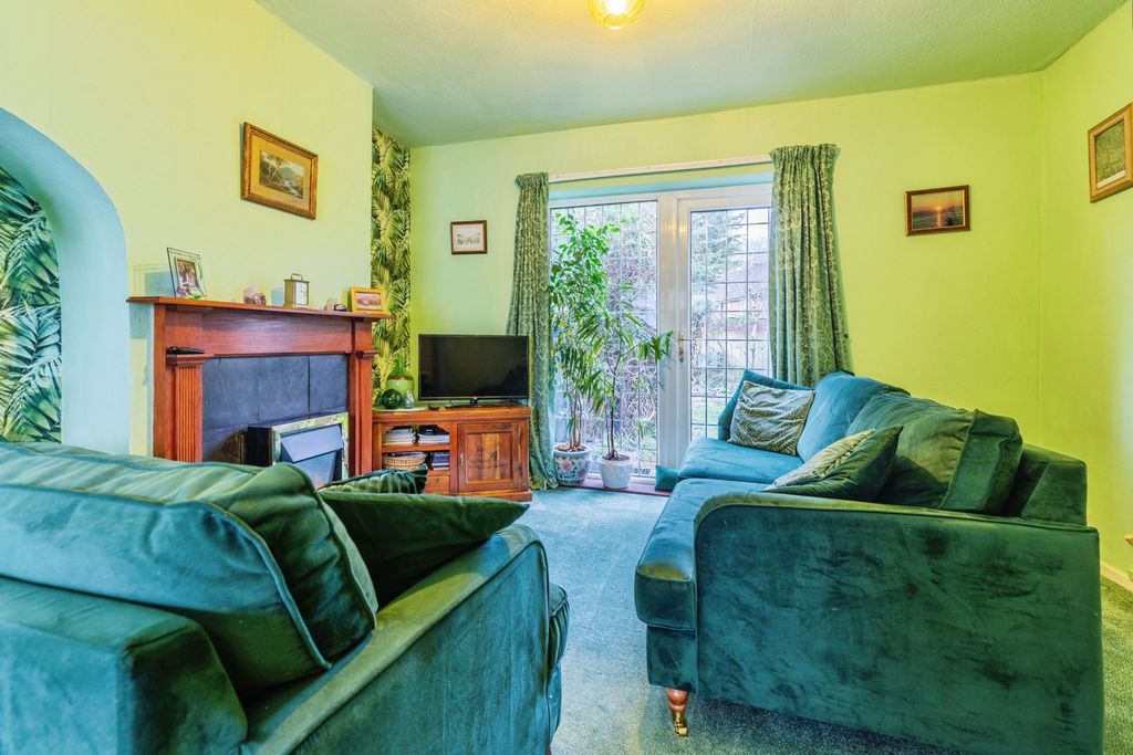 Property photo 3 of 18 Lounge