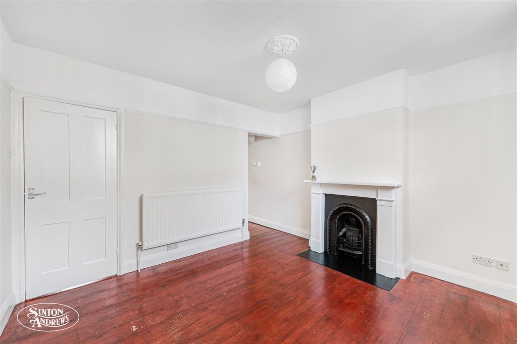 Property photo 3 of 14 48 Northfield Road-4.Jpg