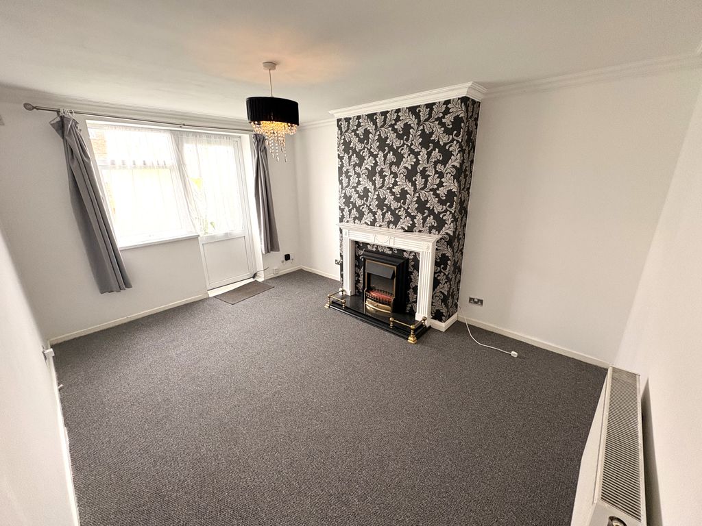 Property photo 3 of 8 Lounge