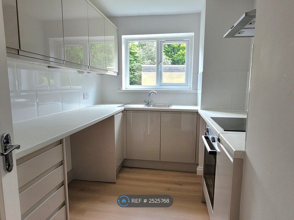 Property photo 3 of 12 Kitchen
