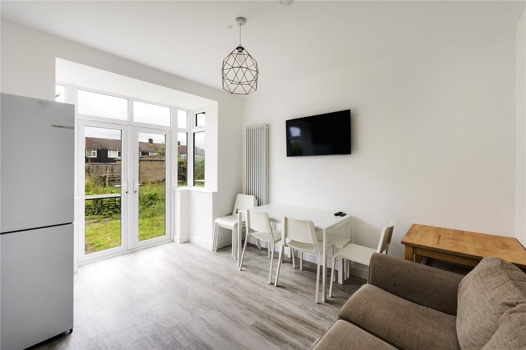 Property photo 2 of 18 Picture No. 10