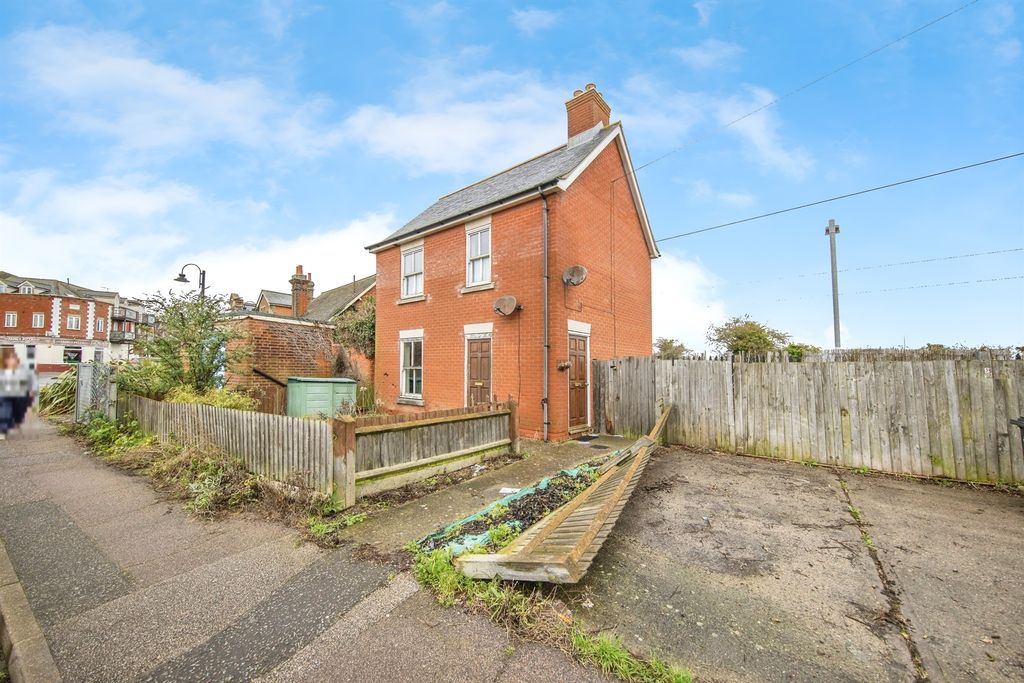 Property photo 2 of 12