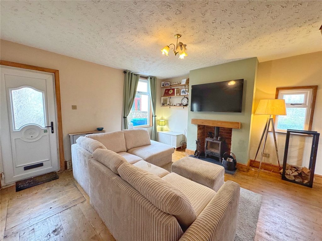 Property photo 1 of 16 Lounge