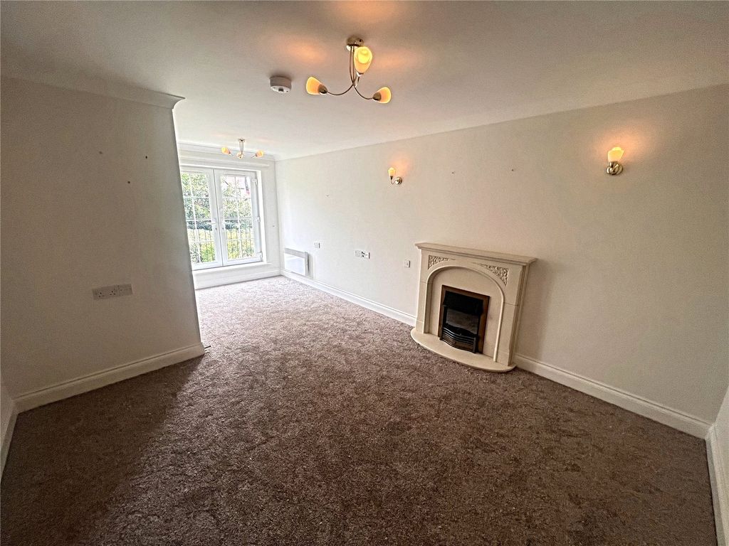 Property photo 3 of 11 Lounge