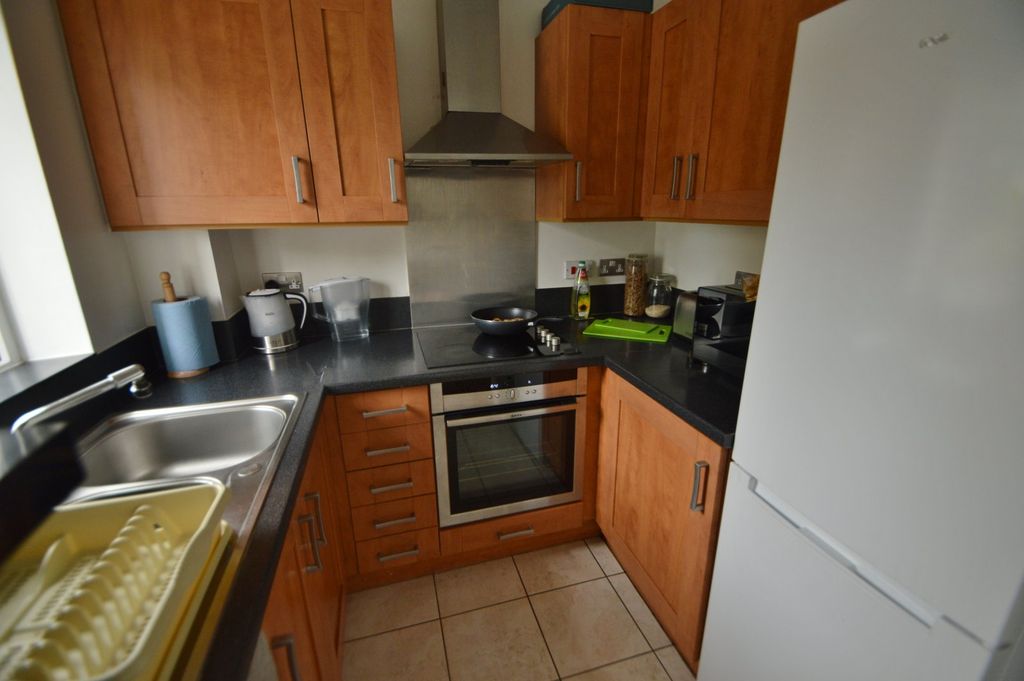 Property photo 3 of 11 Kitchen