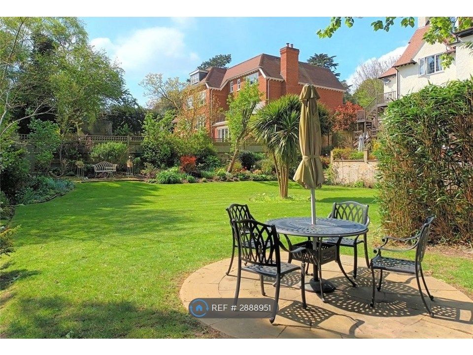 Property photo 3 of 16 Communal Gardens