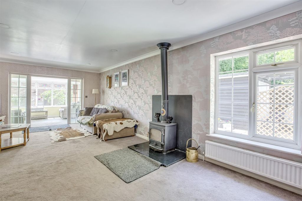 Property photo 3 of 17 Bank Cottage, Handleton Common, Hp14 3La-7.Jpg