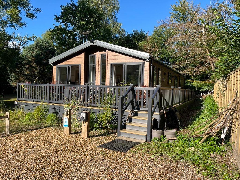 Property photo 1 of 28