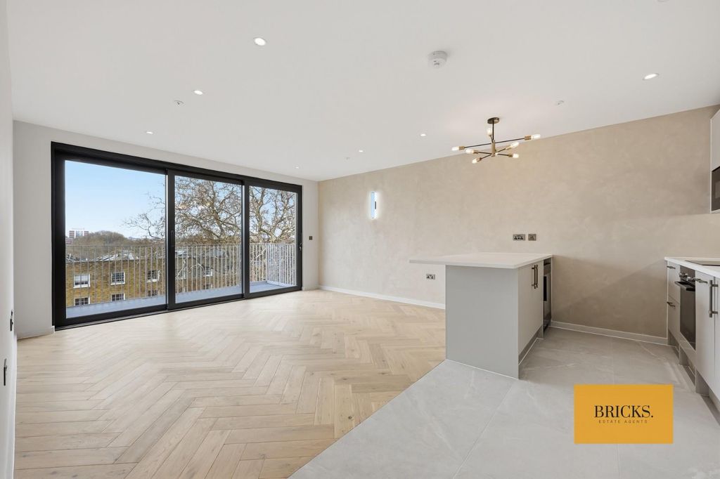 Property photo 2 of 35