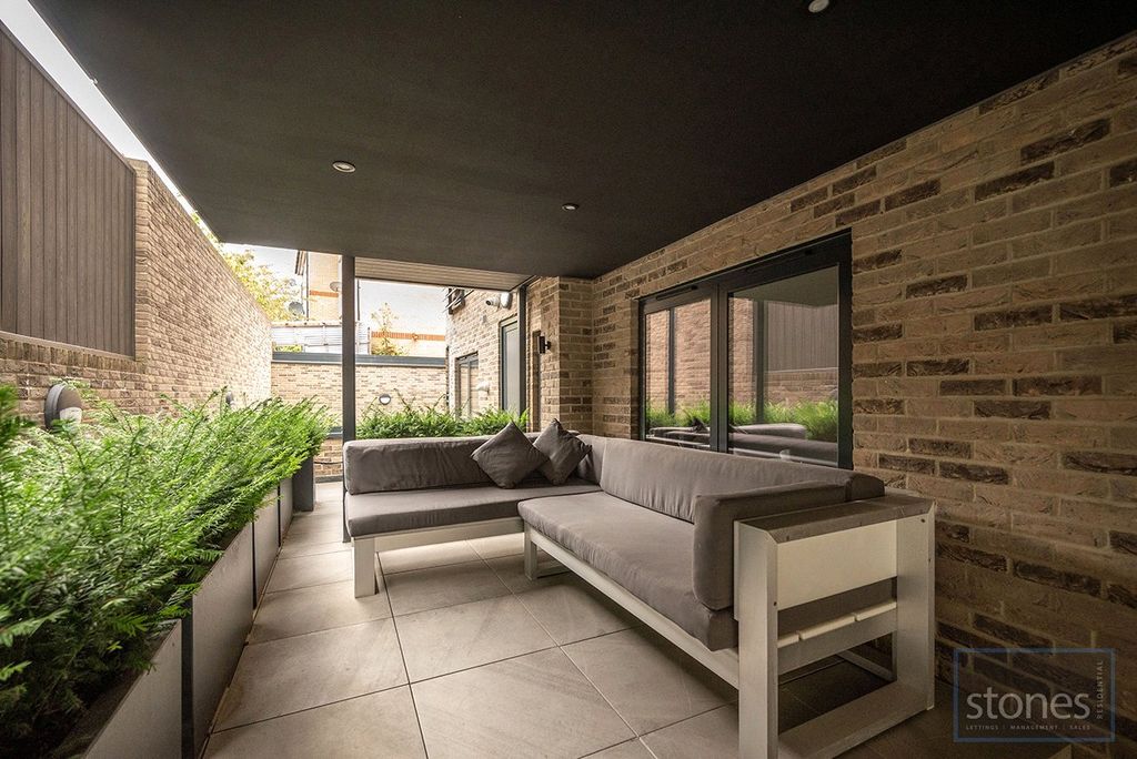 Property photo 2 of 16 Picture No. 14