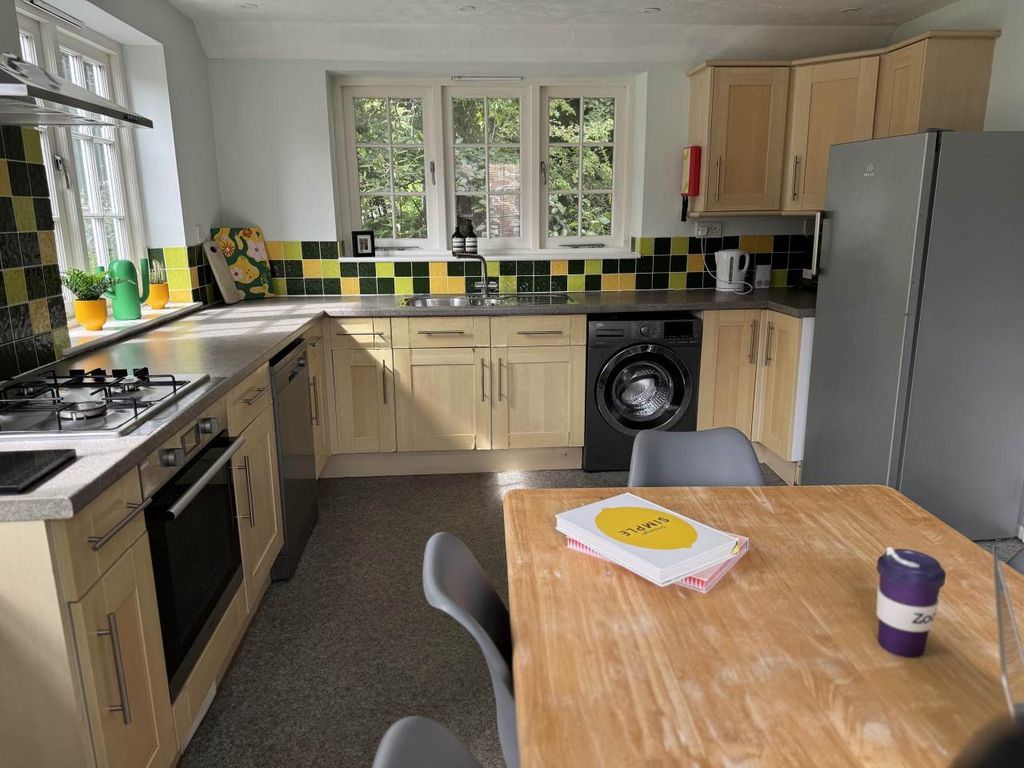Property photo 1 of 11 Kitchen