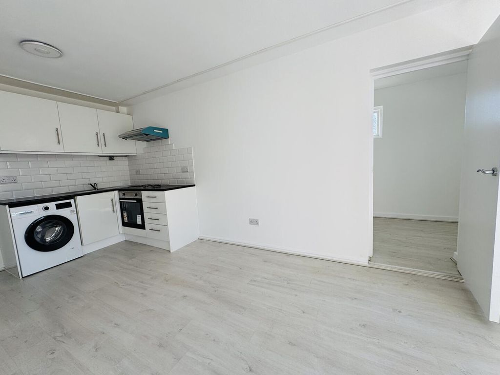 Property photo 3 of 7 Kitchen/Living Room