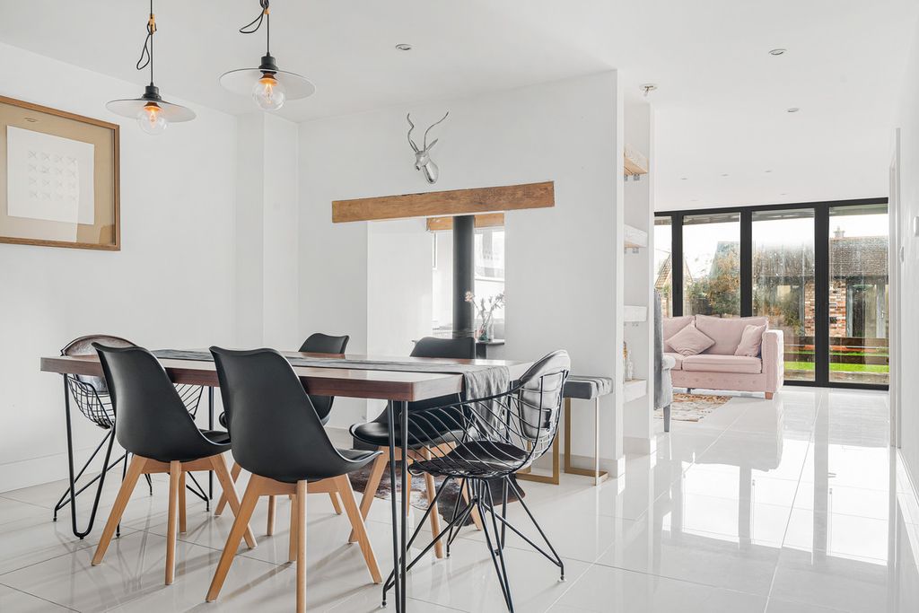 Property photo 2 of 30