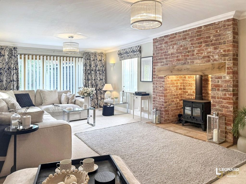 Property photo 3 of 46 Lounge