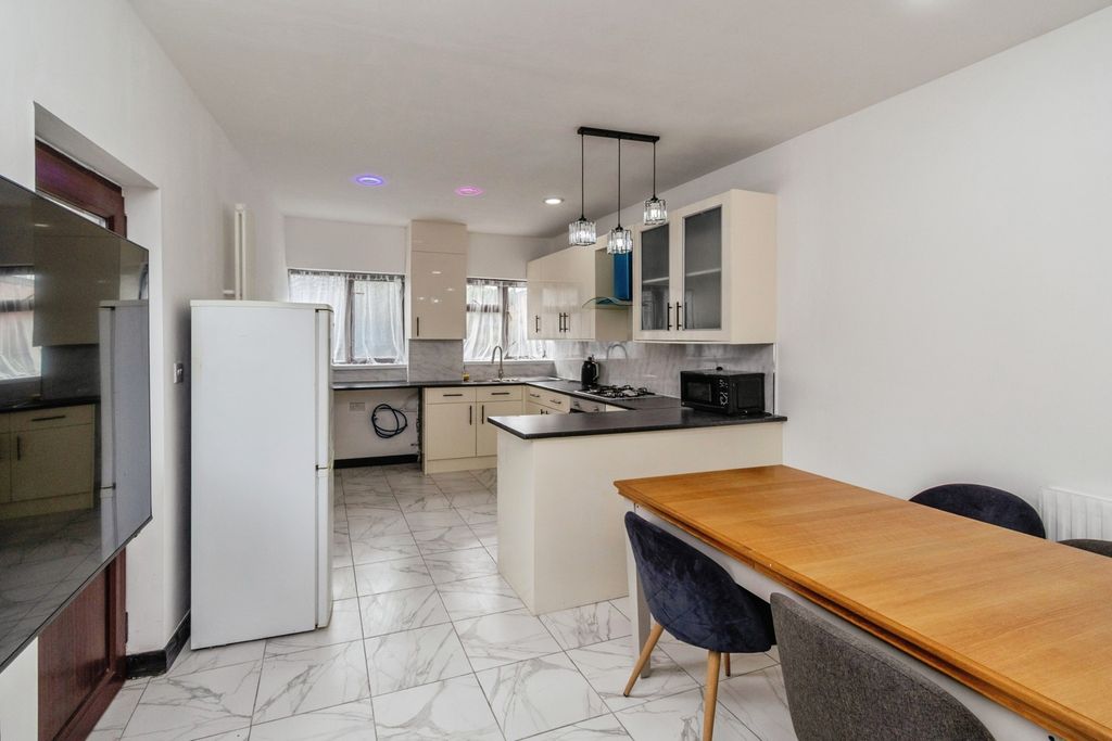 Property photo 2 of 15 Kitchen Diner