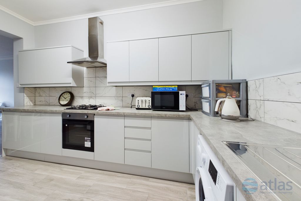 Property photo 3 of 13 Kitchen