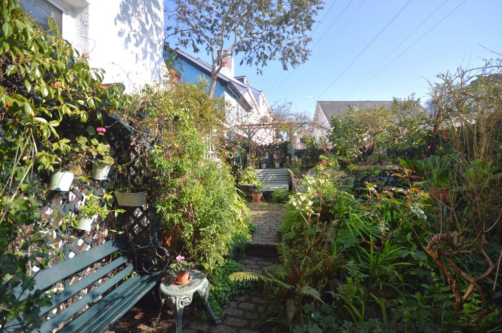 Property photo 2 of 19 Picture No. 32