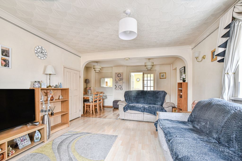 Property photo 3 of 17