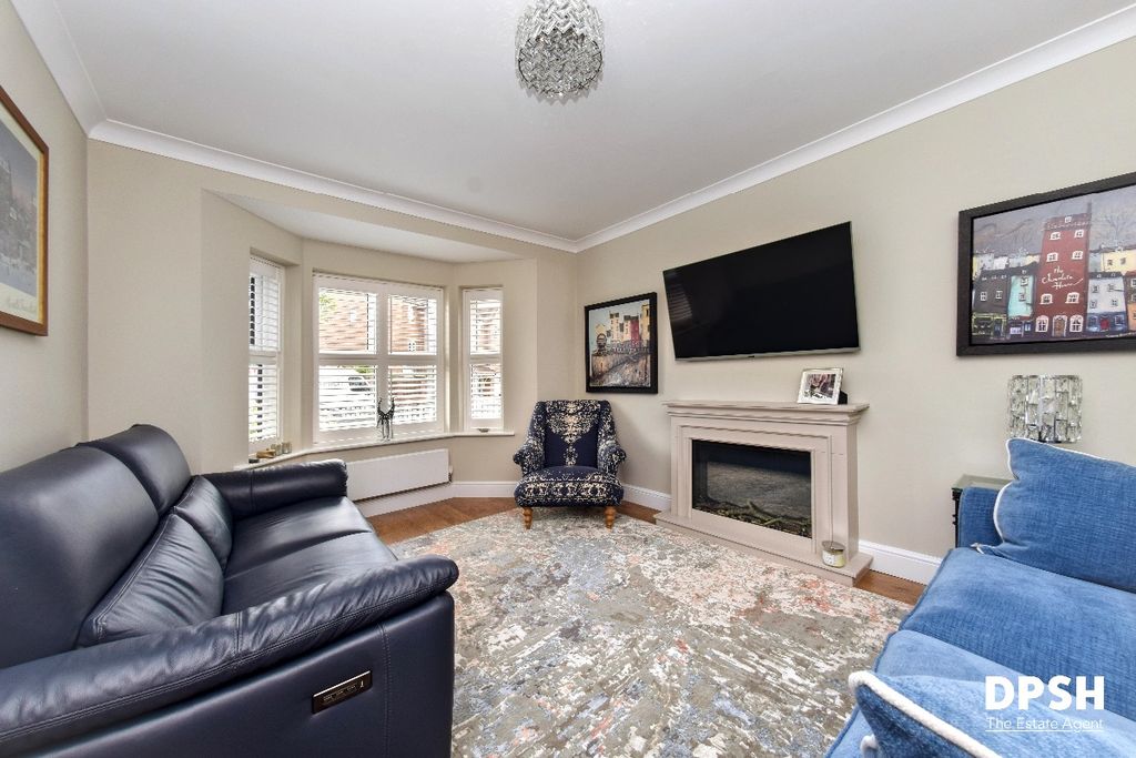 Property photo 2 of 28