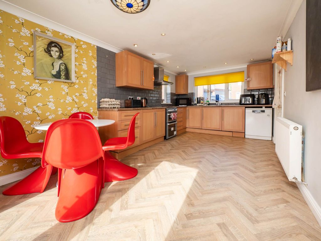 Property photo 2 of 32
